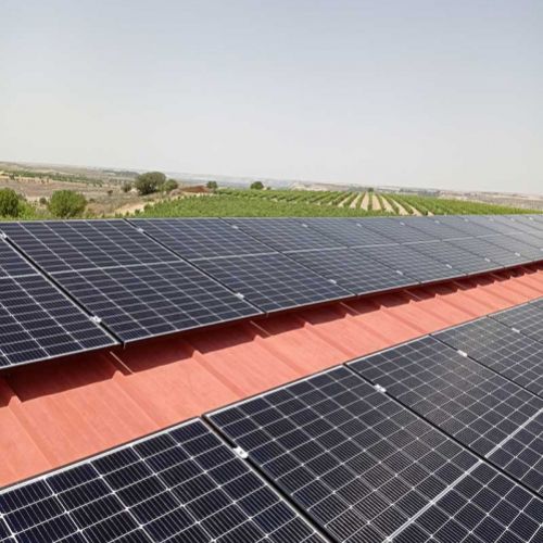 Paneles solares instalados en tejado