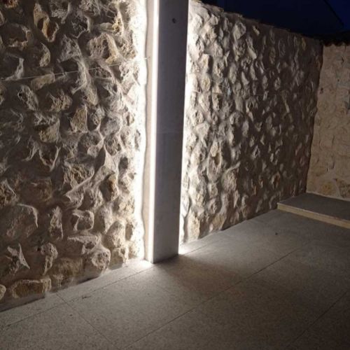 Columna con luz posterior